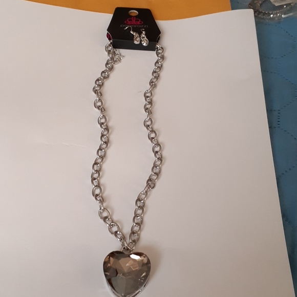 Paparazzi heart necklace